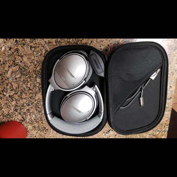 Bose wireless headphones - Picture 2 of 3